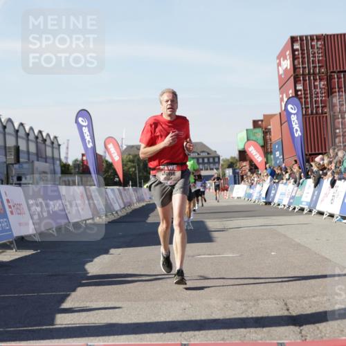 03.10.2025 - Köhlbrandbrückenlauf Jannik Wohlers http://msf.ph/oto/9112095 03.10.2025 13:00:52 Ziel 4018, 4069, 4177, 4763, 4820, 6042, 6464, 6525 meine-sportfotos.de