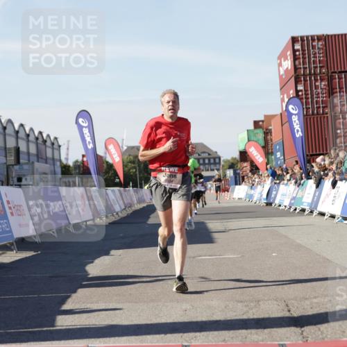 03.10.2025 - Köhlbrandbrückenlauf Jannik Wohlers http://msf.ph/oto/9112101 03.10.2025 13:00:52 Ziel 4018, 4069, 4177, 4763, 4820, 6042, 6464, 6525 meine-sportfotos.de