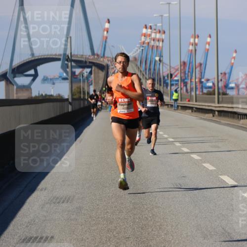 03.10.2025 - Köhlbrandbrückenlauf Strokosch-Dieckow http://msf.ph/oto/9112102 03.10.2025 12:40:54 Position 3 4019 meine-sportfotos.de