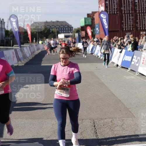 03.10.2025 - Köhlbrandbrückenlauf Jannik Wohlers http://msf.ph/oto/9112104 03.10.2025 13:31:01 Ziel 4715, 4734, 5005, 5142, 5185, 5206, 5349, 5402, 5938, 6375, 6537 meine-sportfotos.de