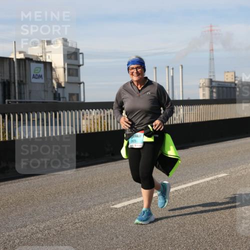 03.10.2025 - Köhlbrandbrückenlauf Lena Gebhardt http://msf.ph/oto/9112112 03.10.2025 10:15:51 Position 2 2603 meine-sportfotos.de