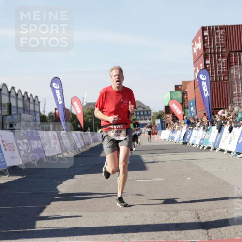 03.10.2025 - Köhlbrandbrückenlauf Jannik Wohlers http://msf.ph/oto/9112117 03.10.2025 13:00:52 Ziel 4018, 4069, 4177, 4763, 4820, 6042, 6464, 6525 meine-sportfotos.de