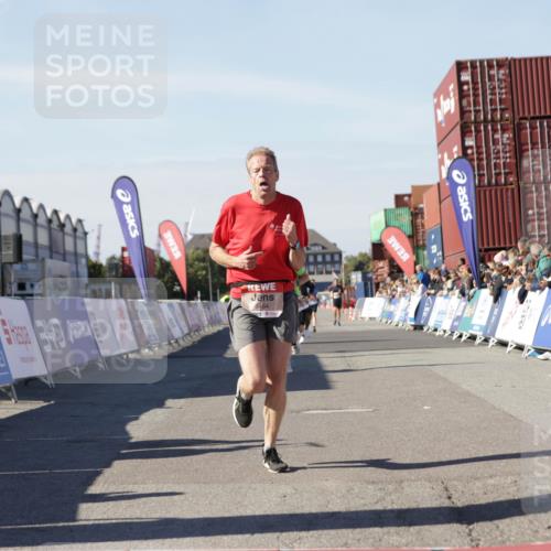03.10.2025 - Köhlbrandbrückenlauf Jannik Wohlers http://msf.ph/oto/9112122 03.10.2025 13:00:52 Ziel 4018, 4069, 4177, 4763, 4820, 6042, 6464, 6525 meine-sportfotos.de