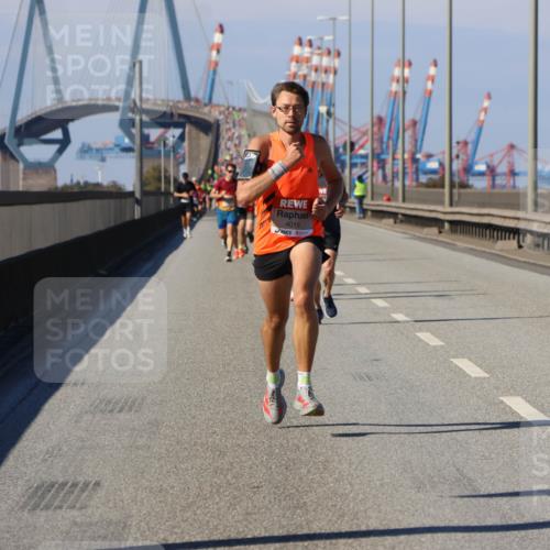 03.10.2025 - Köhlbrandbrückenlauf Strokosch-Dieckow http://msf.ph/oto/9112126 03.10.2025 12:40:55 Position 3 4019 meine-sportfotos.de