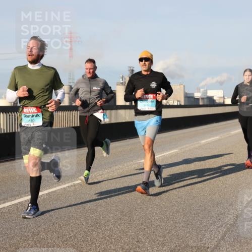 03.10.2025 - Köhlbrandbrückenlauf Lena Gebhardt http://msf.ph/oto/9112129 03.10.2025 09:42:16 Position 2 1180, 3414 meine-sportfotos.de