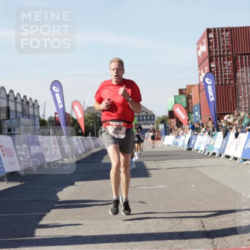 03.10.2025 - Köhlbrandbrückenlauf Jannik Wohlers http://msf.ph/oto/9112135 03.10.2025 13:00:52 Ziel 4018, 4069, 4177, 4763, 4820, 6042, 6464, 6525 meine-sportfotos.de