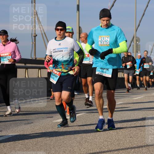 03.10.2025 - Köhlbrandbrückenlauf Strokosch-Dieckow http://msf.ph/oto/9112137 03.10.2025 09:45:21 Position 2 1473, 32, 80, 1567, 2776 meine-sportfotos.de