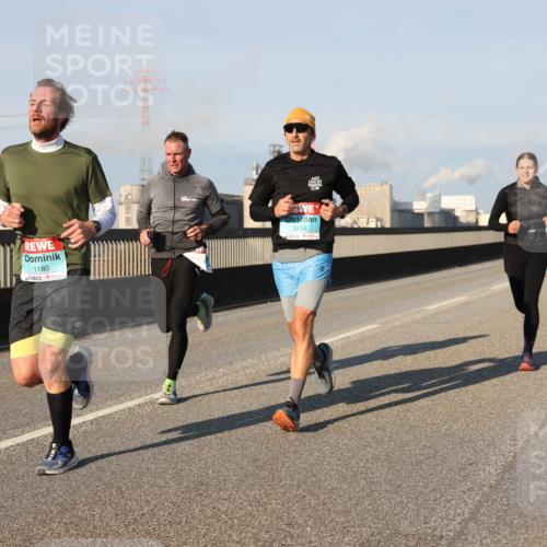 03.10.2025 - Köhlbrandbrückenlauf Lena Gebhardt http://msf.ph/oto/9112140 03.10.2025 09:42:16 Position 2 1180, 3414 meine-sportfotos.de