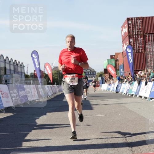 03.10.2025 - Köhlbrandbrückenlauf Jannik Wohlers http://msf.ph/oto/9112141 03.10.2025 13:00:52 Ziel 4018, 4069, 4177, 4763, 4820, 6042, 6464, 6525 meine-sportfotos.de