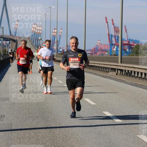 03.10.2025 - Köhlbrandbrückenlauf Strokosch-Dieckow http://msf.ph/oto/9112143 03.10.2025 12:41:01 Position 3 4142, 1, 5786 meine-sportfotos.de