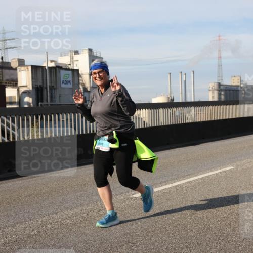 03.10.2025 - Köhlbrandbrückenlauf Lena Gebhardt http://msf.ph/oto/9112145 03.10.2025 10:15:51 Position 2 2603 meine-sportfotos.de