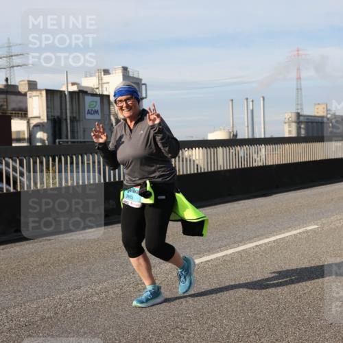 03.10.2025 - Köhlbrandbrückenlauf Lena Gebhardt http://msf.ph/oto/9112156 03.10.2025 10:15:51 Position 2 2603 meine-sportfotos.de