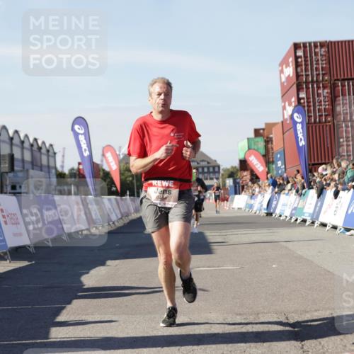 03.10.2025 - Köhlbrandbrückenlauf Jannik Wohlers http://msf.ph/oto/9112158 03.10.2025 13:00:53 Ziel 4018, 4069, 4177, 4820, 6042, 6464, 6525 meine-sportfotos.de