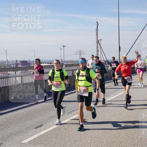 03.10.2025 - Köhlbrandbrückenlauf Michael Burmester http://msf.ph/oto/9112160 03.10.2025 12:54:20 Position 2 5928 meine-sportfotos.de