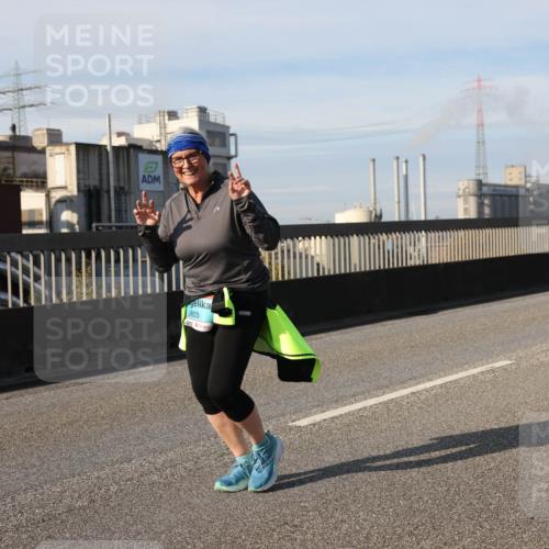 03.10.2025 - Köhlbrandbrückenlauf Lena Gebhardt http://msf.ph/oto/9112165 03.10.2025 10:15:51 Position 2 2603 meine-sportfotos.de
