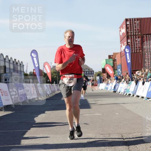 03.10.2025 - Köhlbrandbrückenlauf Jannik Wohlers http://msf.ph/oto/9112167 03.10.2025 13:00:53 Ziel 4018, 4069, 4177, 4820, 6042, 6464, 6525 meine-sportfotos.de