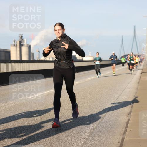 03.10.2025 - Köhlbrandbrückenlauf Lena Gebhardt http://msf.ph/oto/9112169 03.10.2025 09:42:17 Position 2  meine-sportfotos.de