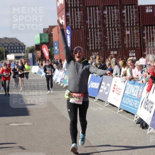 03.10.2025 - Köhlbrandbrückenlauf Jannik Wohlers http://msf.ph/oto/9112171 03.10.2025 13:31:07 Ziel 4734, 5185, 5206, 5349, 5938, 6375 meine-sportfotos.de