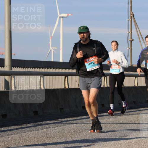 03.10.2025 - Köhlbrandbrückenlauf Strokosch-Dieckow http://msf.ph/oto/9112173 03.10.2025 09:45:28 Position 2 1489, 3808 meine-sportfotos.de