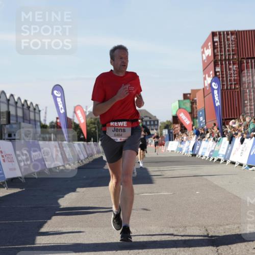 03.10.2025 - Köhlbrandbrückenlauf Jannik Wohlers http://msf.ph/oto/9112174 03.10.2025 13:00:53 Ziel 4018, 4069, 4177, 4820, 6042, 6464, 6525 meine-sportfotos.de