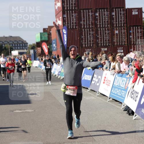 03.10.2025 - Köhlbrandbrückenlauf Jannik Wohlers http://msf.ph/oto/9112176 03.10.2025 13:31:07 Ziel 4734, 5185, 5206, 5349, 5938, 6375 meine-sportfotos.de