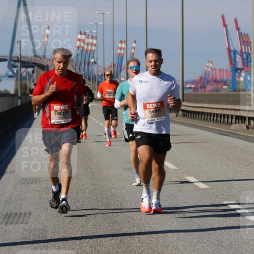 03.10.2025 - Köhlbrandbrückenlauf Strokosch-Dieckow http://msf.ph/oto/9112177 03.10.2025 12:41:04 Position 3 4142, 6085 meine-sportfotos.de