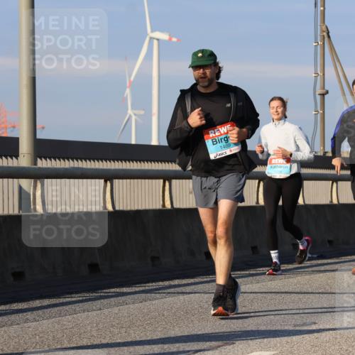 03.10.2025 - Köhlbrandbrückenlauf Strokosch-Dieckow http://msf.ph/oto/9112178 03.10.2025 09:45:28 Position 2 1489, 1229, 3808 meine-sportfotos.de