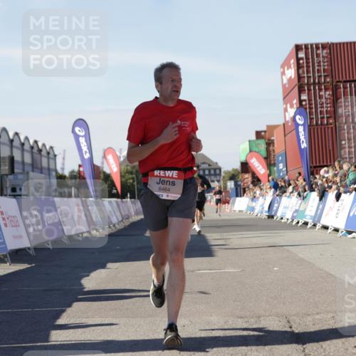 03.10.2025 - Köhlbrandbrückenlauf Jannik Wohlers http://msf.ph/oto/9112180 03.10.2025 13:00:53 Ziel 4018, 4069, 4177, 4820, 6042, 6464, 6525 meine-sportfotos.de