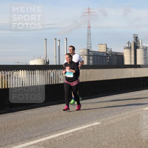 03.10.2025 - Köhlbrandbrückenlauf Lena Gebhardt http://msf.ph/oto/9112185 03.10.2025 10:15:55 Position 2  meine-sportfotos.de