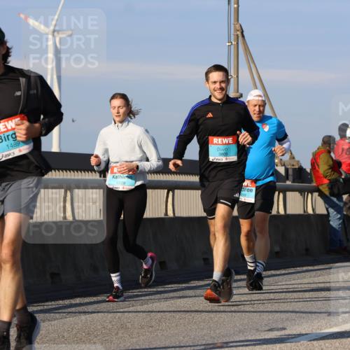 03.10.2025 - Köhlbrandbrückenlauf Strokosch-Dieckow http://msf.ph/oto/9112189 03.10.2025 09:45:29 Position 2 1489, 1229, 3808, 218 meine-sportfotos.de