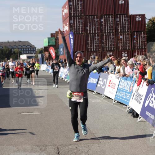 03.10.2025 - Köhlbrandbrückenlauf Jannik Wohlers http://msf.ph/oto/9112191 03.10.2025 13:31:07 Ziel 4734, 5185, 5206, 5349, 5938, 6375 meine-sportfotos.de