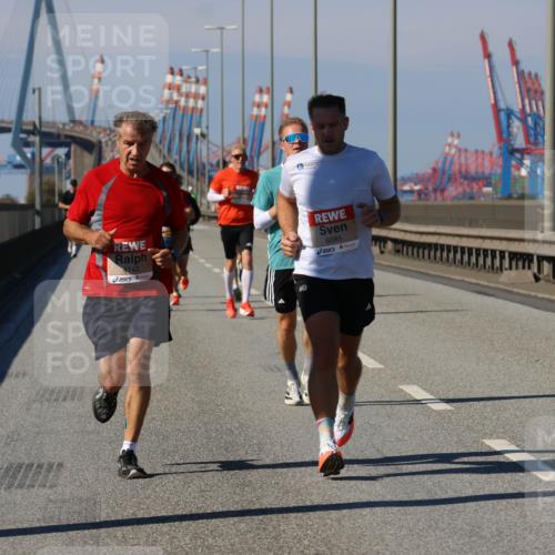 03.10.2025 - Köhlbrandbrückenlauf Strokosch-Dieckow http://msf.ph/oto/9112192 03.10.2025 12:41:04 Position 3 4142, 6085 meine-sportfotos.de