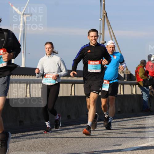 03.10.2025 - Köhlbrandbrückenlauf Strokosch-Dieckow http://msf.ph/oto/9112193 03.10.2025 09:45:29 Position 2 1489, 1229, 3808 meine-sportfotos.de