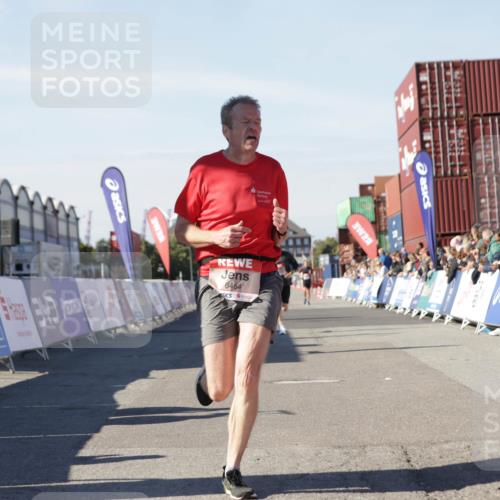 03.10.2025 - Köhlbrandbrückenlauf Jannik Wohlers http://msf.ph/oto/9112194 03.10.2025 13:00:53 Ziel 4018, 4069, 4177, 4820, 6042, 6464, 6525 meine-sportfotos.de
