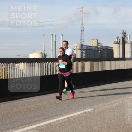 03.10.2025 - Köhlbrandbrückenlauf Lena Gebhardt http://msf.ph/oto/9112195 03.10.2025 10:15:55 Position 2  meine-sportfotos.de