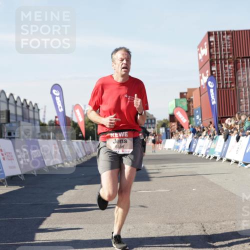03.10.2025 - Köhlbrandbrückenlauf Jannik Wohlers http://msf.ph/oto/9112203 03.10.2025 13:00:53 Ziel 4018, 4069, 4177, 4820, 6042, 6464, 6525 meine-sportfotos.de