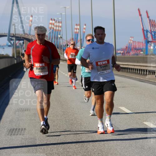03.10.2025 - Köhlbrandbrückenlauf Strokosch-Dieckow http://msf.ph/oto/9112204 03.10.2025 12:41:04 Position 3 4142, 6085 meine-sportfotos.de
