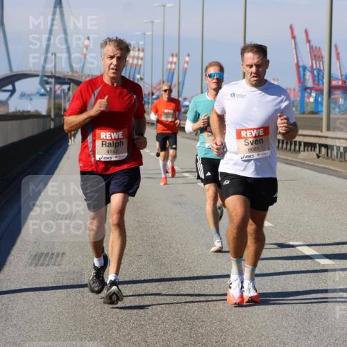 03.10.2025 - Köhlbrandbrückenlauf Strokosch-Dieckow http://msf.ph/oto/9112215 03.10.2025 12:41:05 Position 3 4142, 6085 meine-sportfotos.de