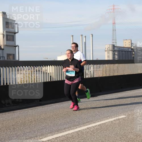 03.10.2025 - Köhlbrandbrückenlauf Lena Gebhardt http://msf.ph/oto/9112216 03.10.2025 10:15:56 Position 2 3131 meine-sportfotos.de