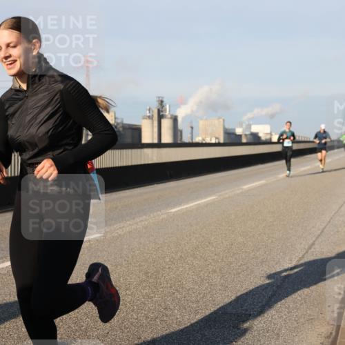 03.10.2025 - Köhlbrandbrückenlauf Lena Gebhardt http://msf.ph/oto/9112221 03.10.2025 09:42:18 Position 2  meine-sportfotos.de