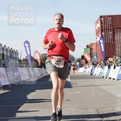 03.10.2025 - Köhlbrandbrückenlauf Jannik Wohlers http://msf.ph/oto/9112228 03.10.2025 13:00:53 Ziel 4018, 4069, 4177, 4820, 6042, 6464, 6525 meine-sportfotos.de