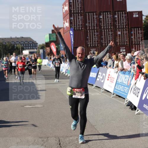 03.10.2025 - Köhlbrandbrückenlauf Jannik Wohlers http://msf.ph/oto/9112231 03.10.2025 13:31:07 Ziel 4734, 5185, 5206, 5349, 5938, 6375 meine-sportfotos.de