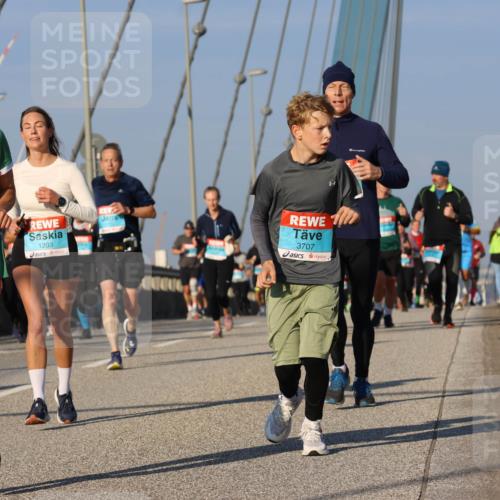 03.10.2025 - Köhlbrandbrückenlauf Strokosch-Dieckow http://msf.ph/oto/9112233 03.10.2025 09:45:34 Position 2 2010, 3709, 1203, 3707 meine-sportfotos.de
