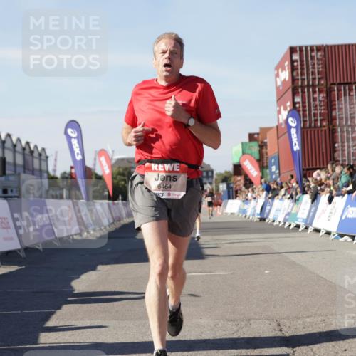03.10.2025 - Köhlbrandbrückenlauf Jannik Wohlers http://msf.ph/oto/9112234 03.10.2025 13:00:53 Ziel 4018, 4069, 4177, 4820, 6042, 6464, 6525 meine-sportfotos.de