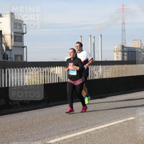 03.10.2025 - Köhlbrandbrückenlauf Lena Gebhardt http://msf.ph/oto/9112235 03.10.2025 10:15:56 Position 2 3131 meine-sportfotos.de