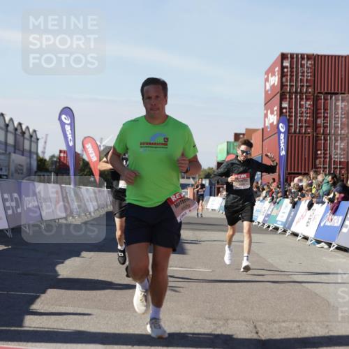 03.10.2025 - Köhlbrandbrückenlauf Jannik Wohlers http://msf.ph/oto/9112241 03.10.2025 13:00:56 Ziel 4069, 4177, 4407, 4425, 4512, 4820, 6042, 6464, 6525 meine-sportfotos.de