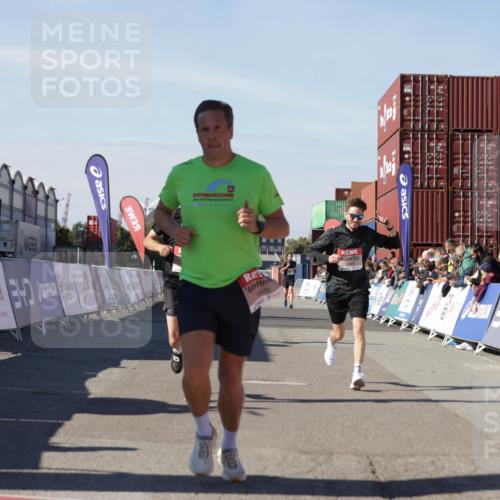 03.10.2025 - Köhlbrandbrückenlauf Jannik Wohlers http://msf.ph/oto/9112248 03.10.2025 13:00:56 Ziel 4069, 4177, 4407, 4425, 4512, 4820, 6042, 6464, 6525 meine-sportfotos.de