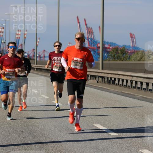 03.10.2025 - Köhlbrandbrückenlauf Strokosch-Dieckow http://msf.ph/oto/9112253 03.10.2025 12:41:10 Position 3 2011, 4040 meine-sportfotos.de