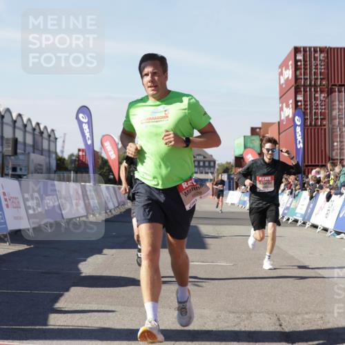 03.10.2025 - Köhlbrandbrückenlauf Jannik Wohlers http://msf.ph/oto/9112260 03.10.2025 13:00:56 Ziel 4069, 4177, 4407, 4425, 4512, 4820, 6042, 6464, 6525 meine-sportfotos.de