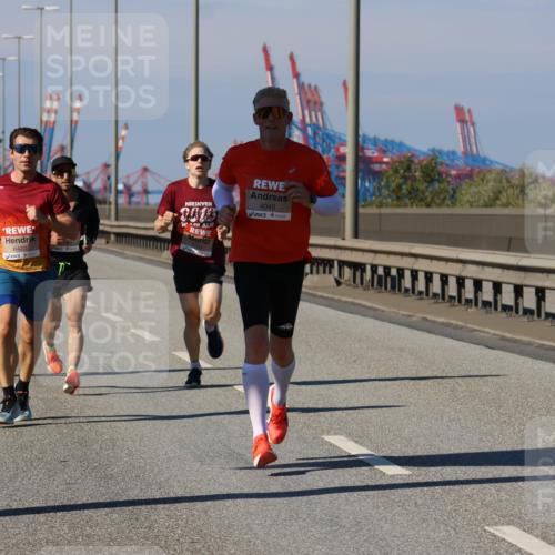 03.10.2025 - Köhlbrandbrückenlauf Strokosch-Dieckow http://msf.ph/oto/9112262 03.10.2025 12:41:10 Position 3 12188, 6422, 2015, 4040 meine-sportfotos.de
